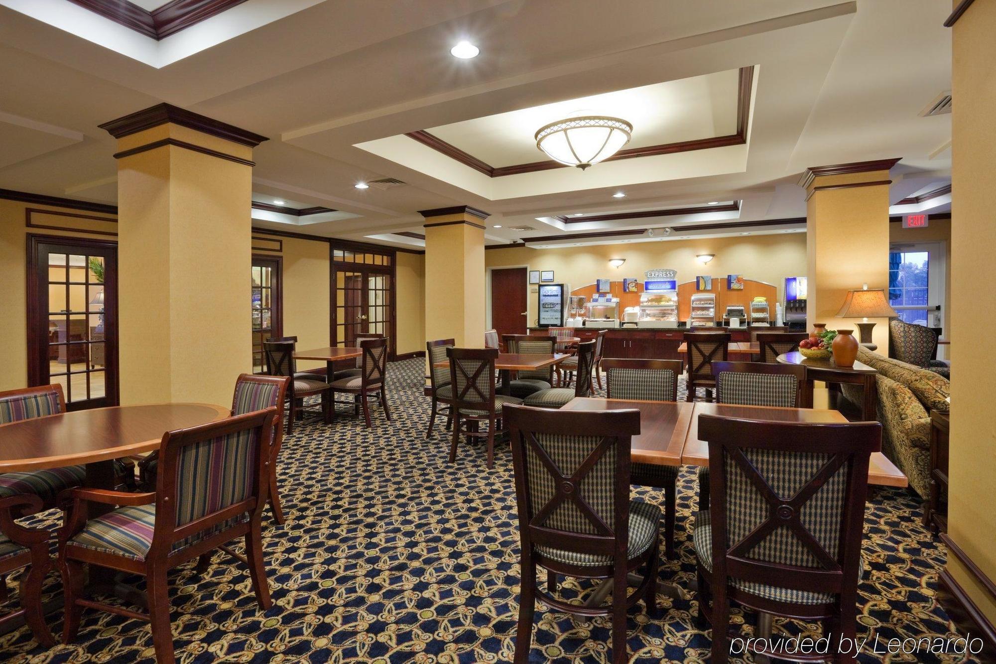 Holiday Inn Express Hotel & Suites Dothan North By Ihg Exterior photo