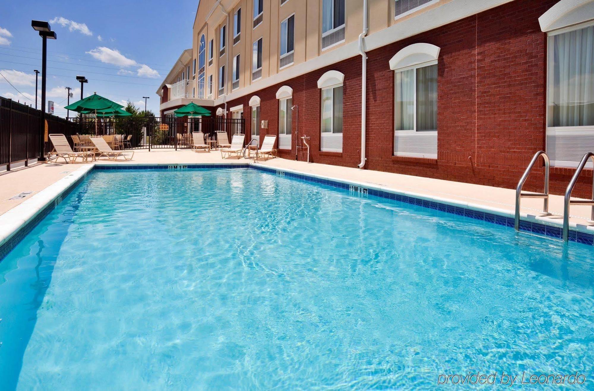 Holiday Inn Express Hotel & Suites Dothan North By Ihg Exterior photo